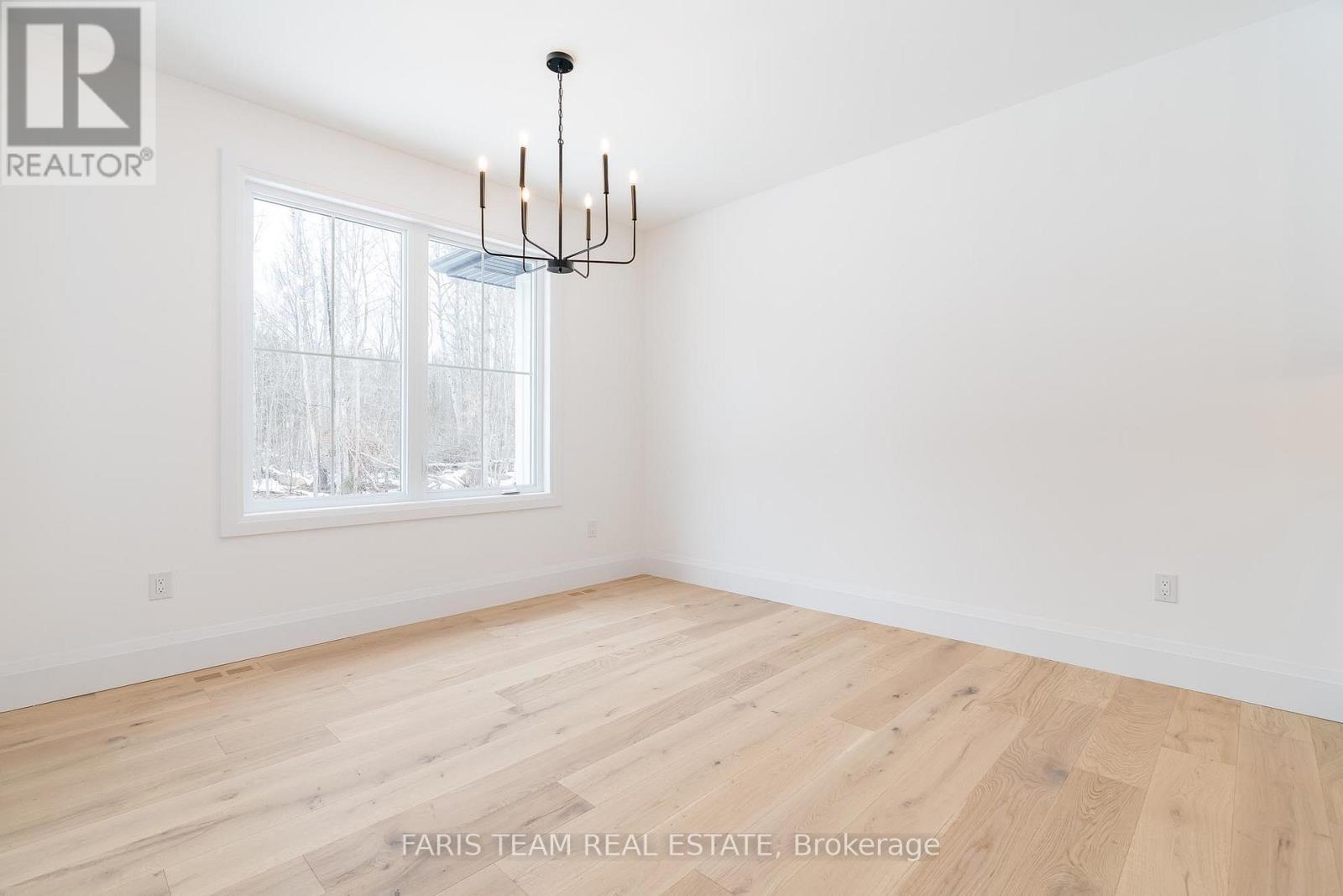 262 Lakeshore Road W, Oro-Medonte, Ontario  L4N 3B7 - Photo 10 - S12129625