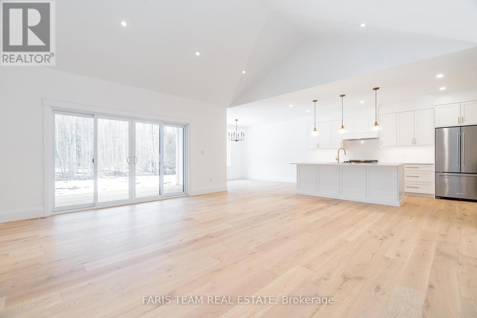 262 Lakeshore Road W, Oro-Medonte, Ontario  L4N 3B7 - Photo 13 - S12129625