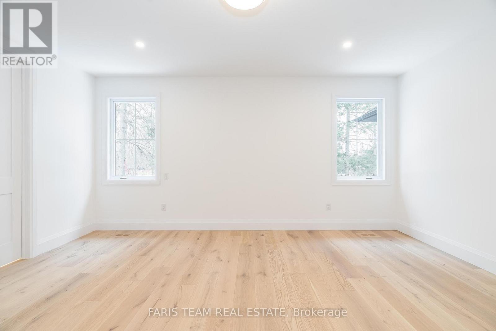 262 Lakeshore Road W, Oro-Medonte, Ontario  L4N 3B7 - Photo 15 - S12129625