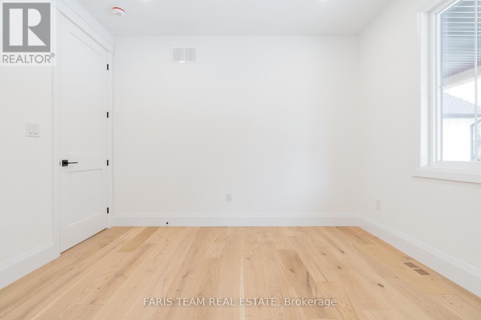 262 Lakeshore Road W, Oro-Medonte, Ontario  L4N 3B7 - Photo 20 - S12129625
