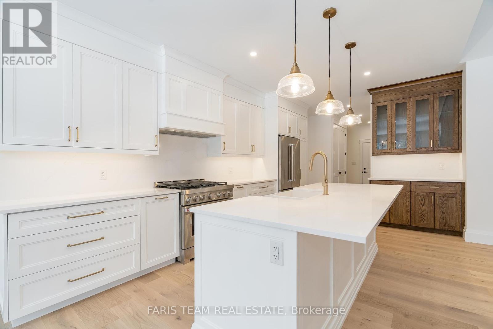 262 Lakeshore Road W, Oro-Medonte, Ontario  L4N 3B7 - Photo 6 - S12129625