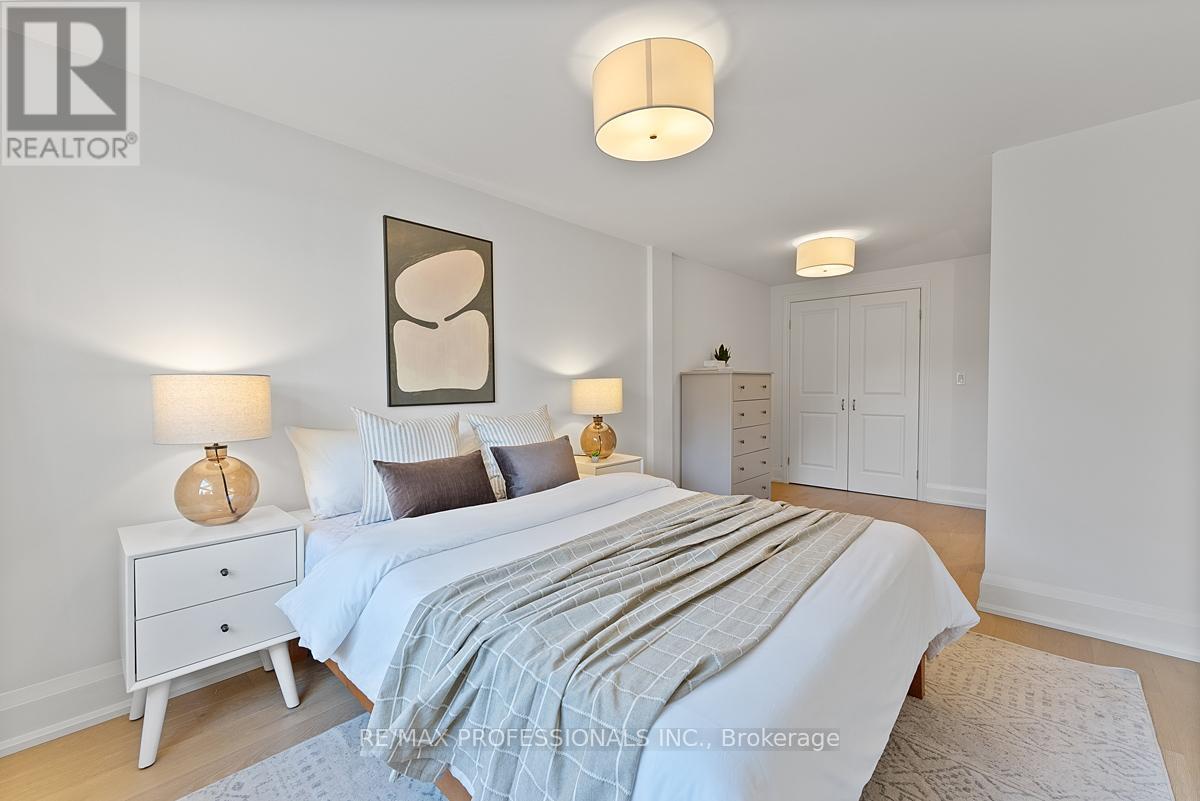 32 Birchcroft Road, Toronto (Princess-Rosethorn), Ontario  M9A 2L4 - Photo 20 - W12129599