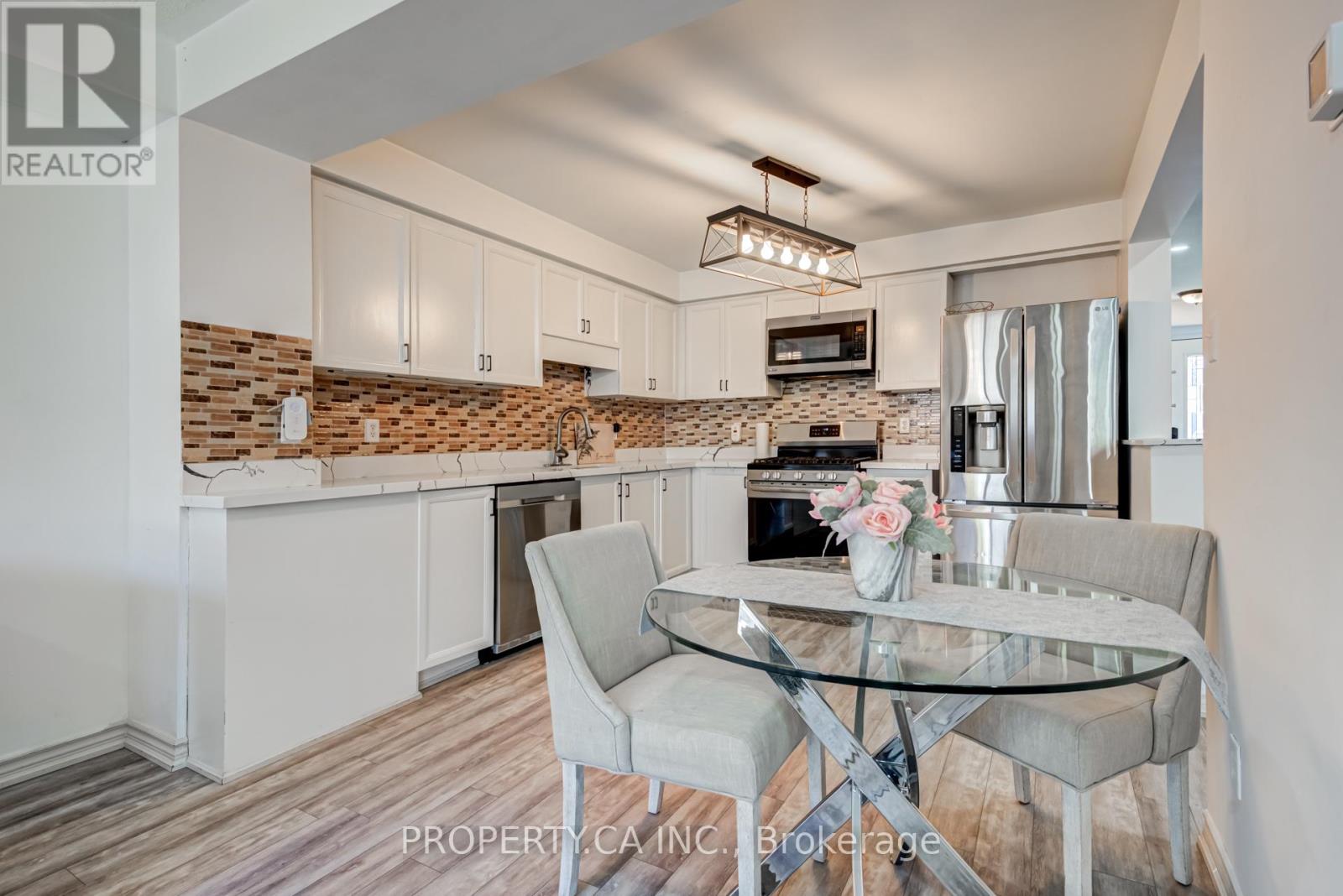 48 Brisbane Court, Brampton, Ontario  L6R 1V4 - Photo 9 - W12129604