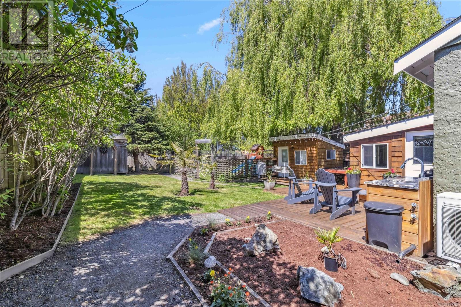 3266 Harriet Rd, Saanich, British Columbia  V8Z 3S2 - Photo 29 - 997787