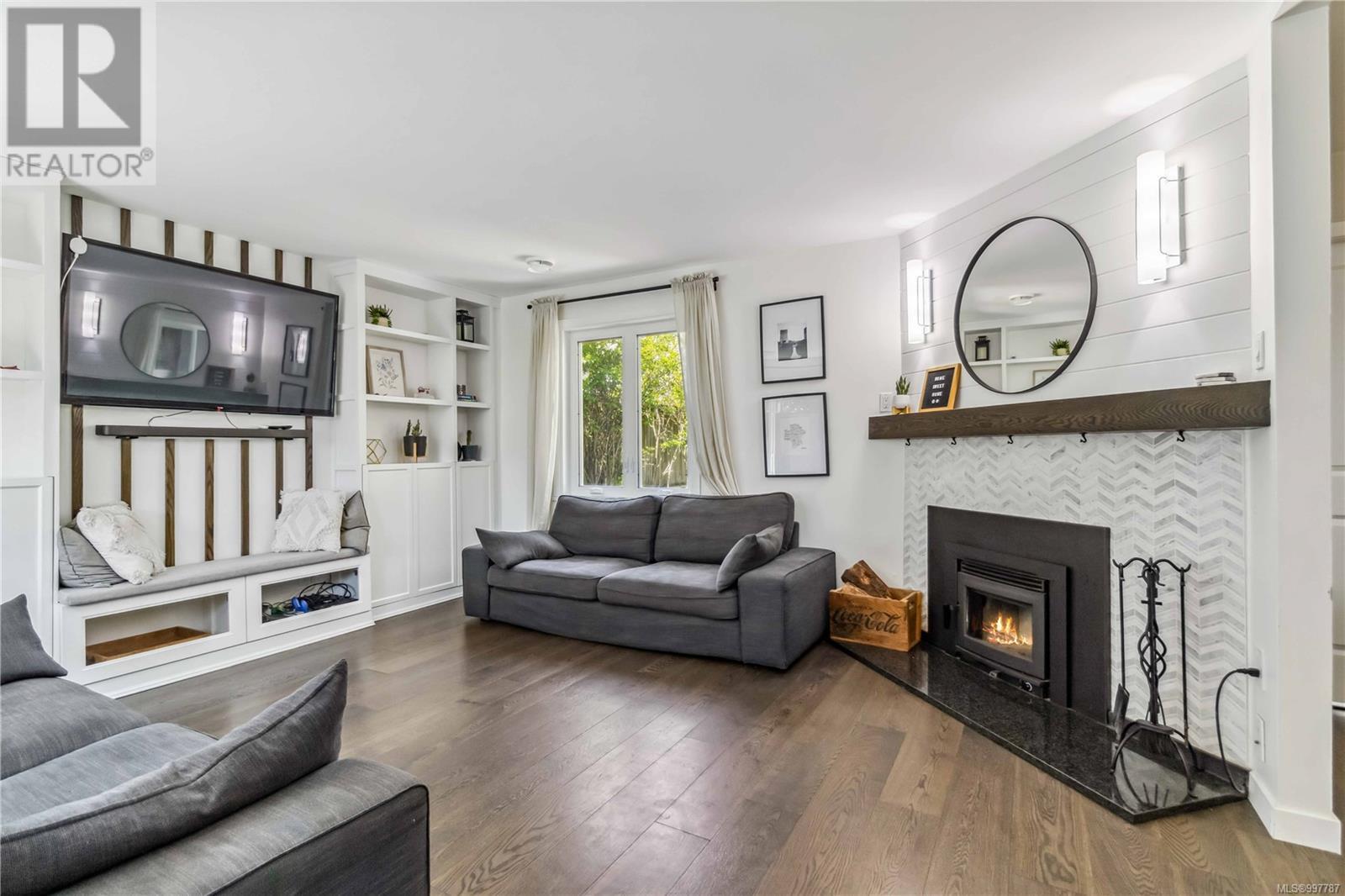 Property at 3266 Harriet Rd image 3