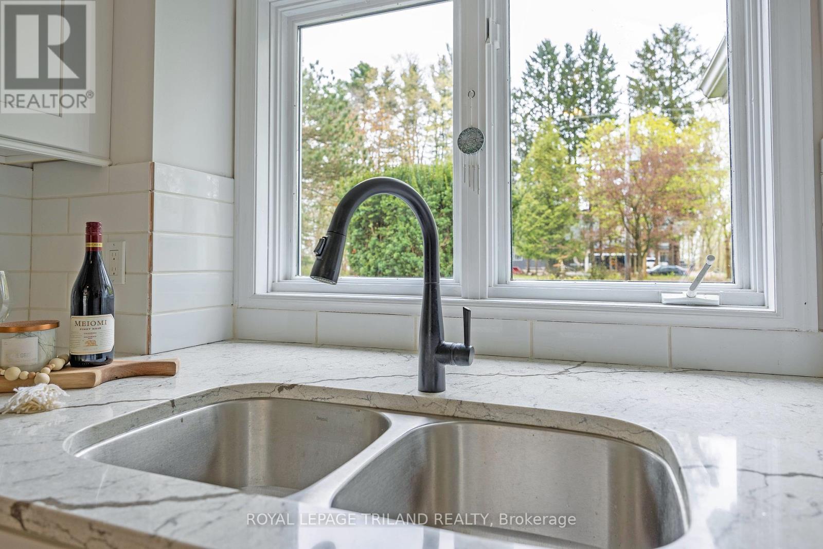 37412 Lake Line, Southwold, Ontario  N5L 1J1 - Photo 14 - X12129732