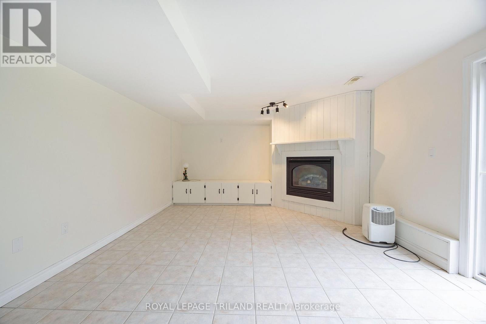 37412 Lake Line, Southwold, Ontario  N5L 1J1 - Photo 33 - X12129732