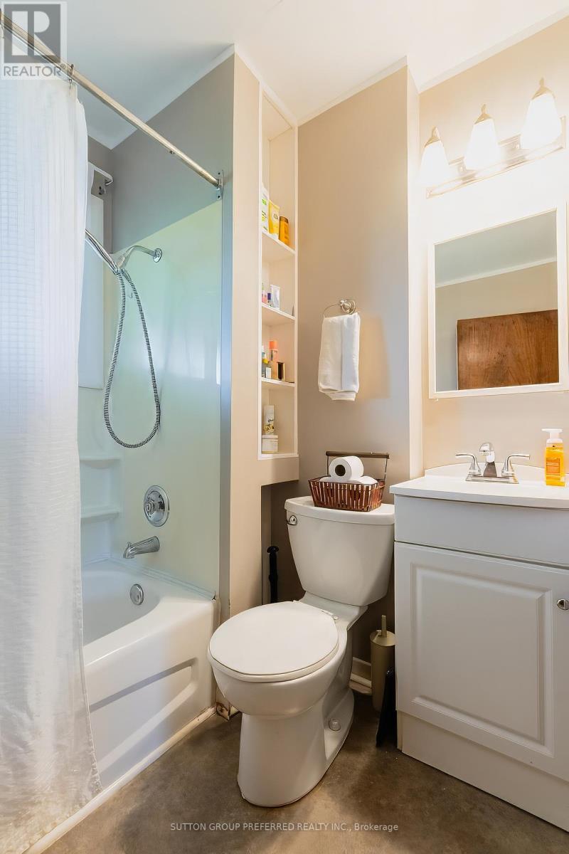 3572 Catherine Street, Thames Centre, Ontario  N0L 1G0 - Photo 13 - X12129737