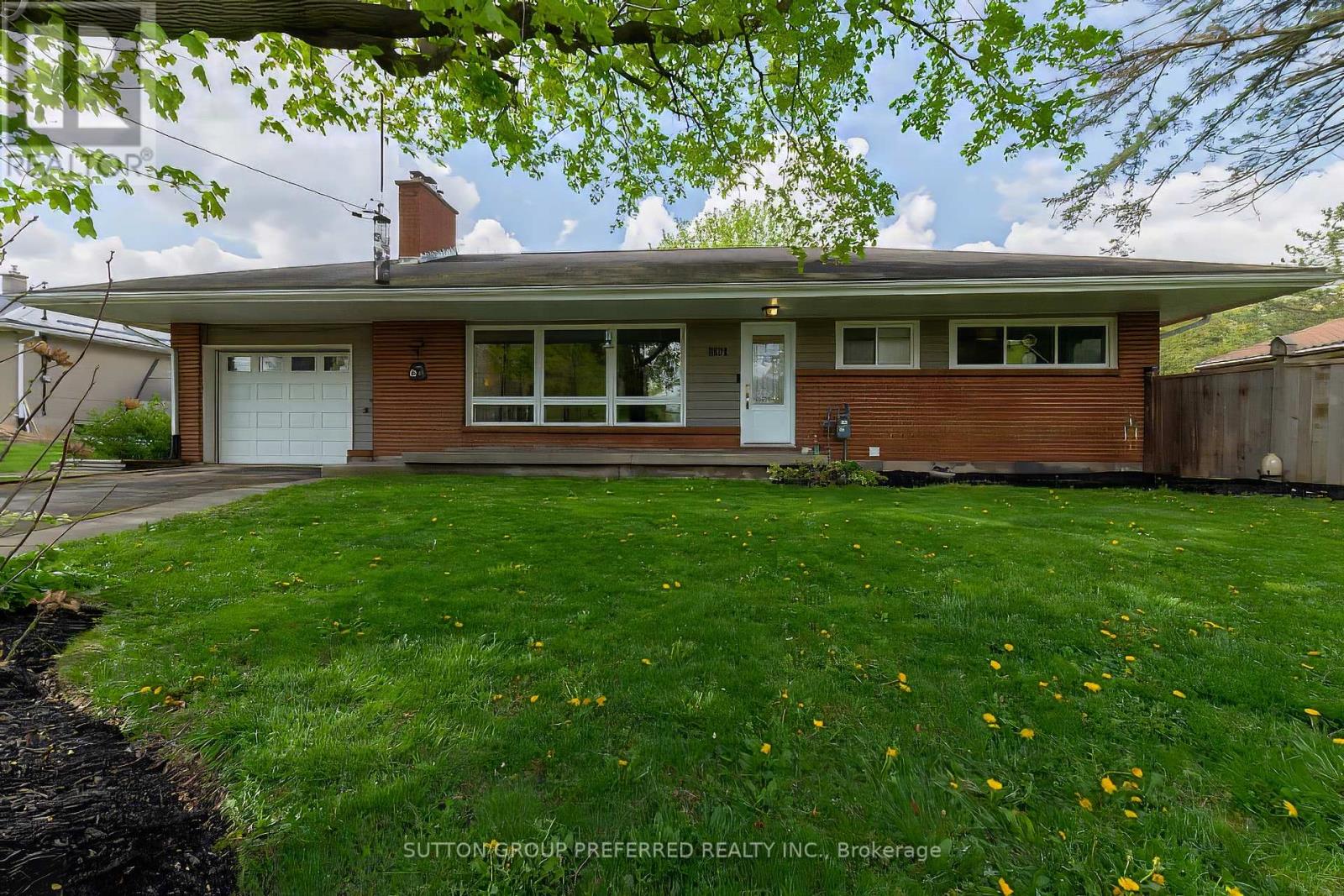 Photo 2 of 34 for 3572 Catherine Street