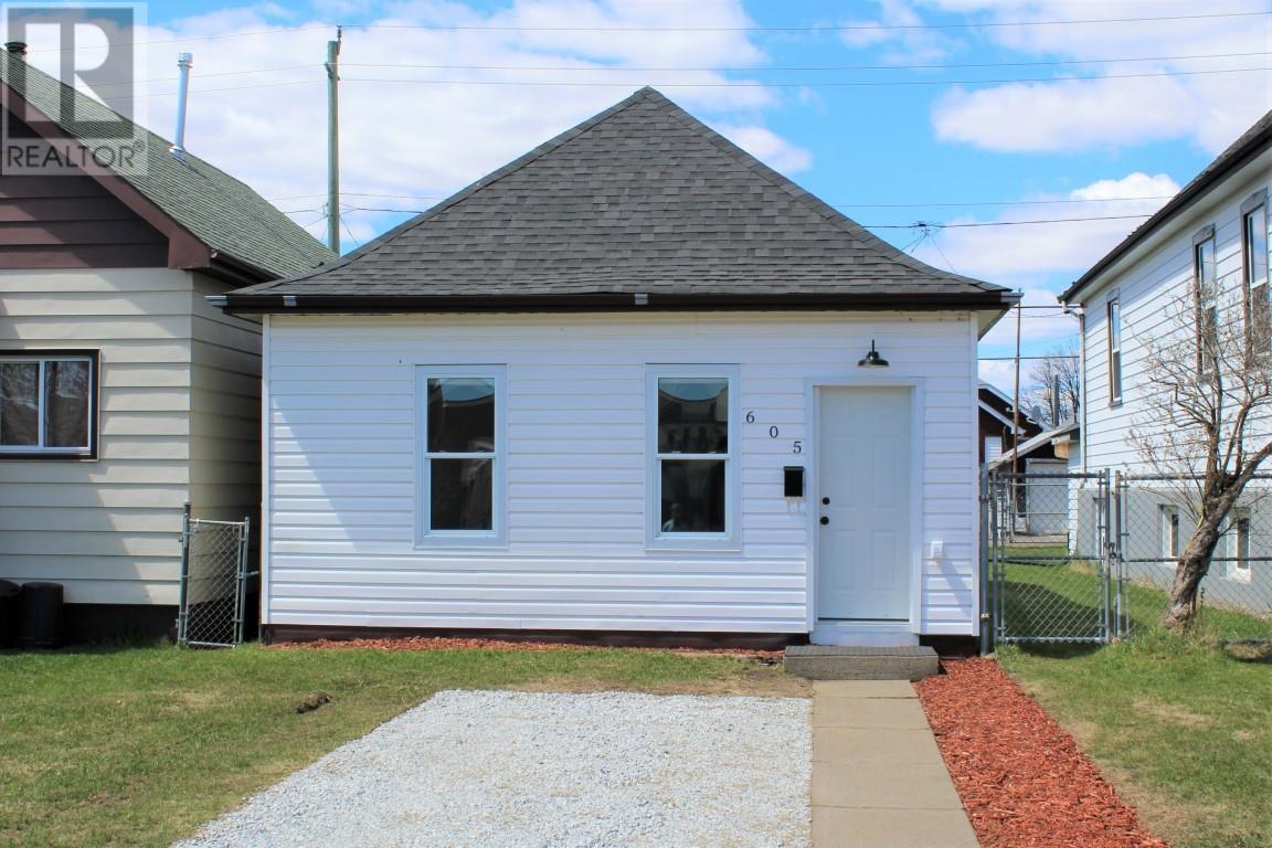 605 Prince Arthur Blvd, Thunder Bay, Ontario  P7C 3M6 - Photo 1 - TB251032