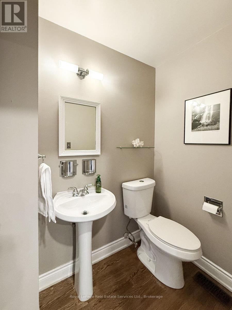 2086 Thornlea Drive, Oakville (Br Bronte), Ontario  L6L 1K6 - Photo 12 - W12129721