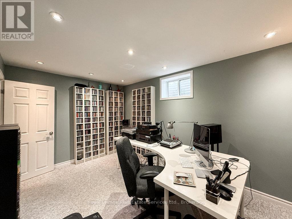 2086 Thornlea Drive, Oakville (Br Bronte), Ontario  L6L 1K6 - Photo 23 - W12129721