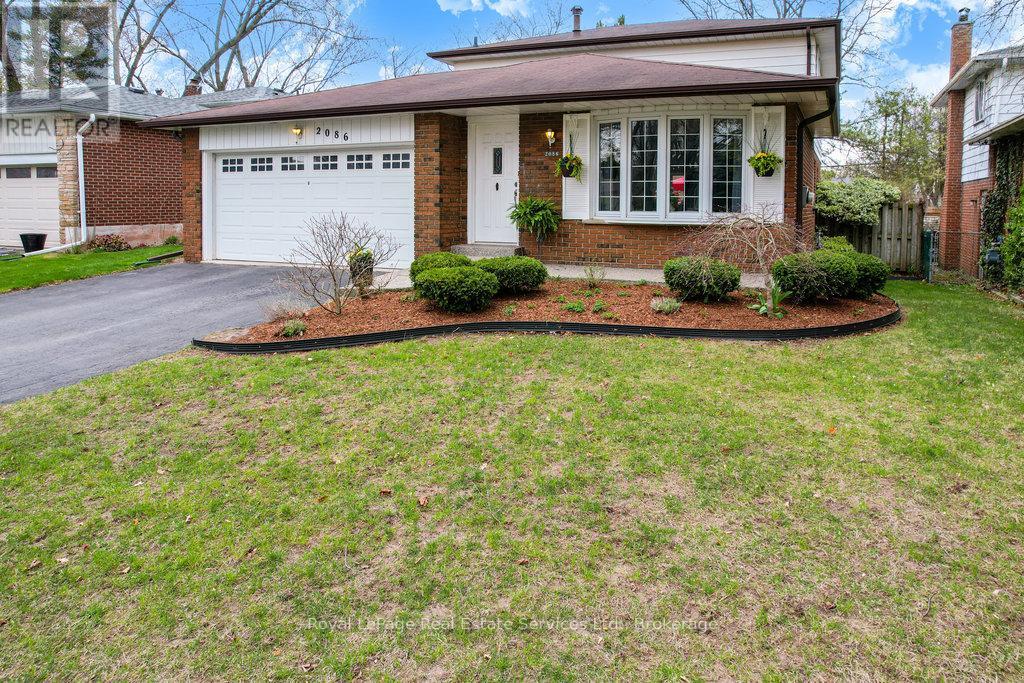 2086 Thornlea Drive, Oakville (Br Bronte), Ontario  L6L 1K6 - Photo 3 - W12129721