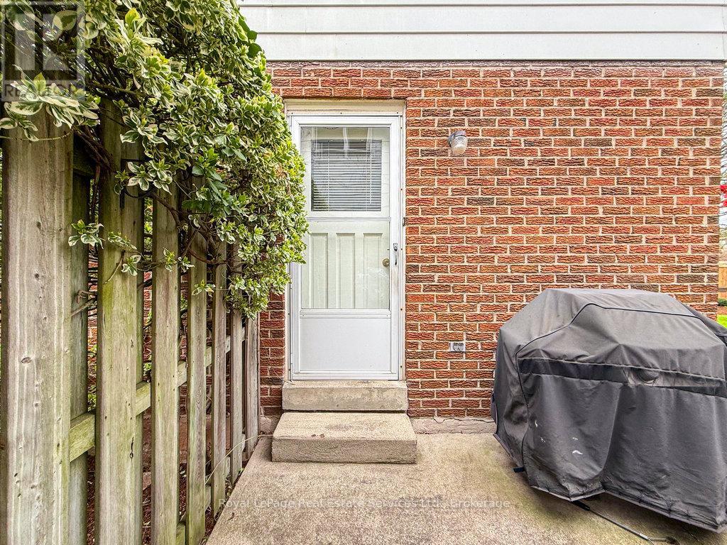 2086 Thornlea Drive, Oakville (Br Bronte), Ontario  L6L 1K6 - Photo 34 - W12129721