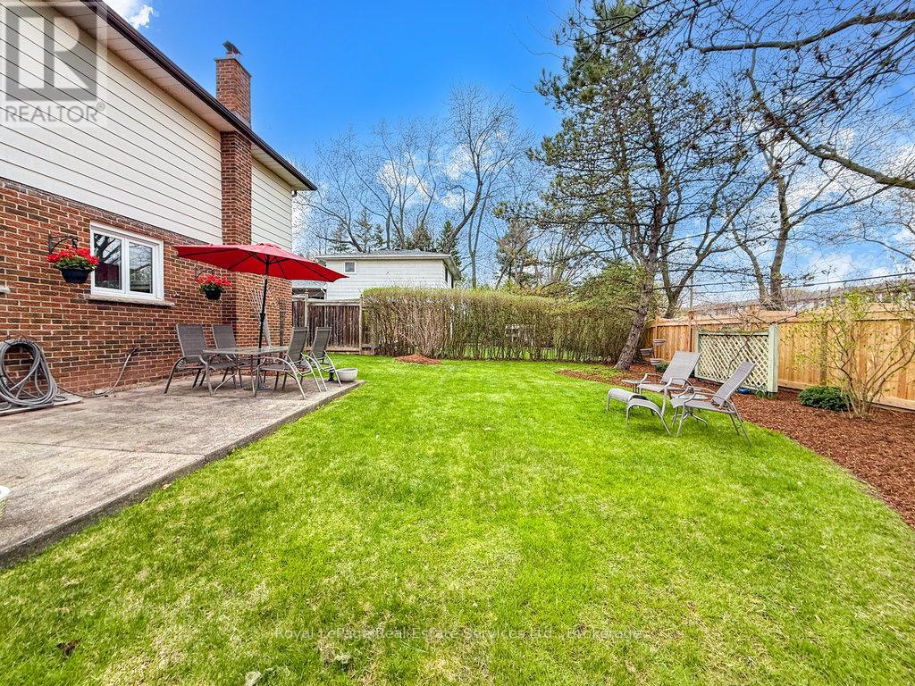 2086 Thornlea Drive, Oakville (Br Bronte), Ontario  L6L 1K6 - Photo 35 - W12129721