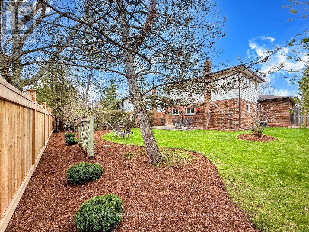 2086 Thornlea Drive, Oakville (Br Bronte), Ontario  L6L 1K6 - Photo 37 - W12129721