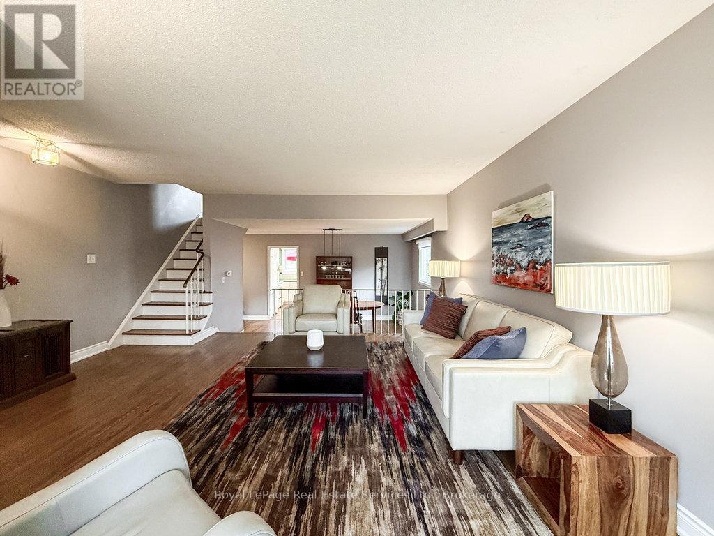 2086 Thornlea Drive, Oakville (Br Bronte), Ontario  L6L 1K6 - Photo 6 - W12129721