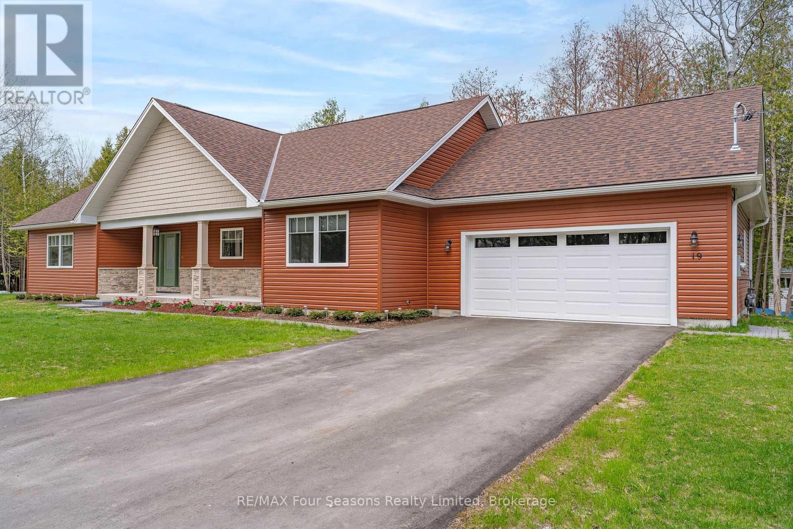 Property at 19 CURRIE AVENUE image 2