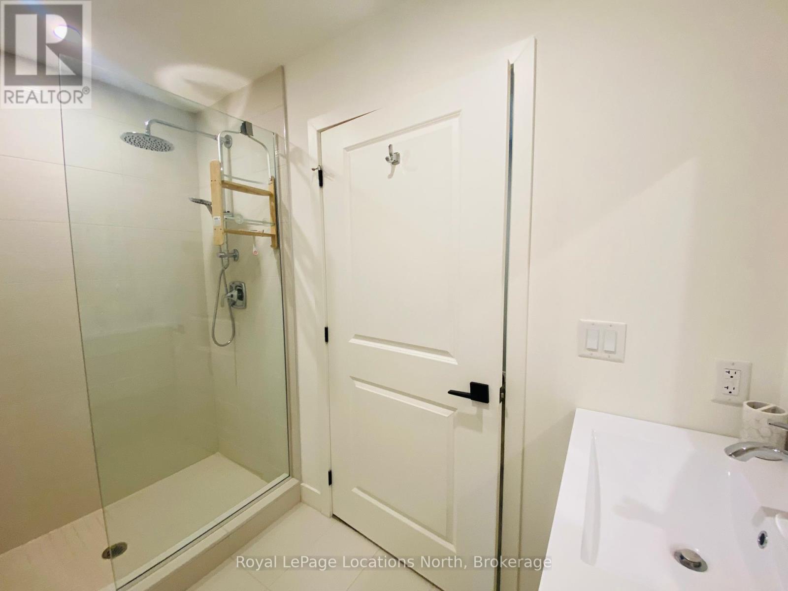 207 - 11 Beausoleil Lane, Blue Mountains, Ontario  L9Y 0Y5 - Photo 12 - X12129730