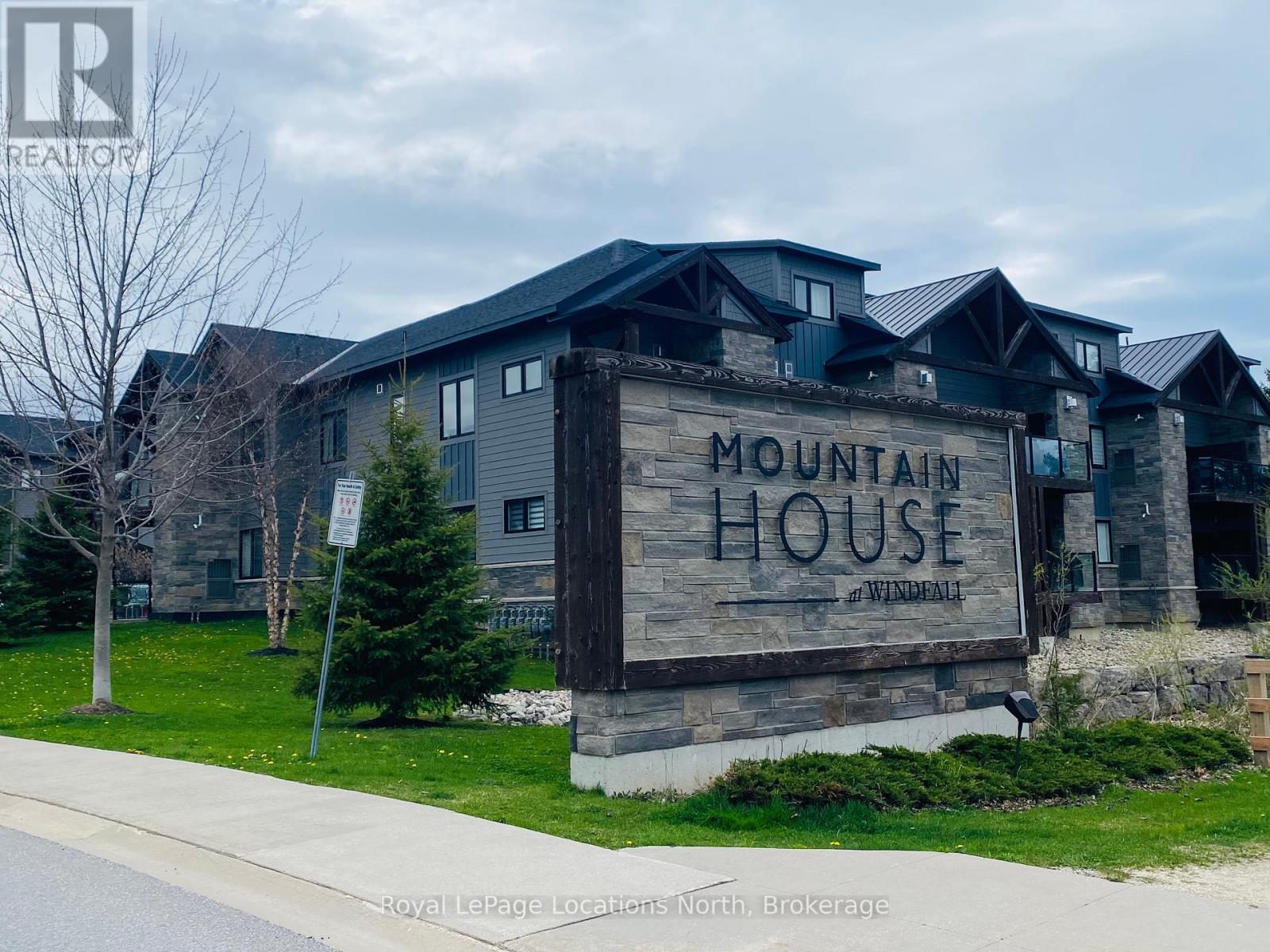 207 - 11 Beausoleil Lane, Blue Mountains, Ontario  L9Y 0Y5 - Photo 2 - X12129730