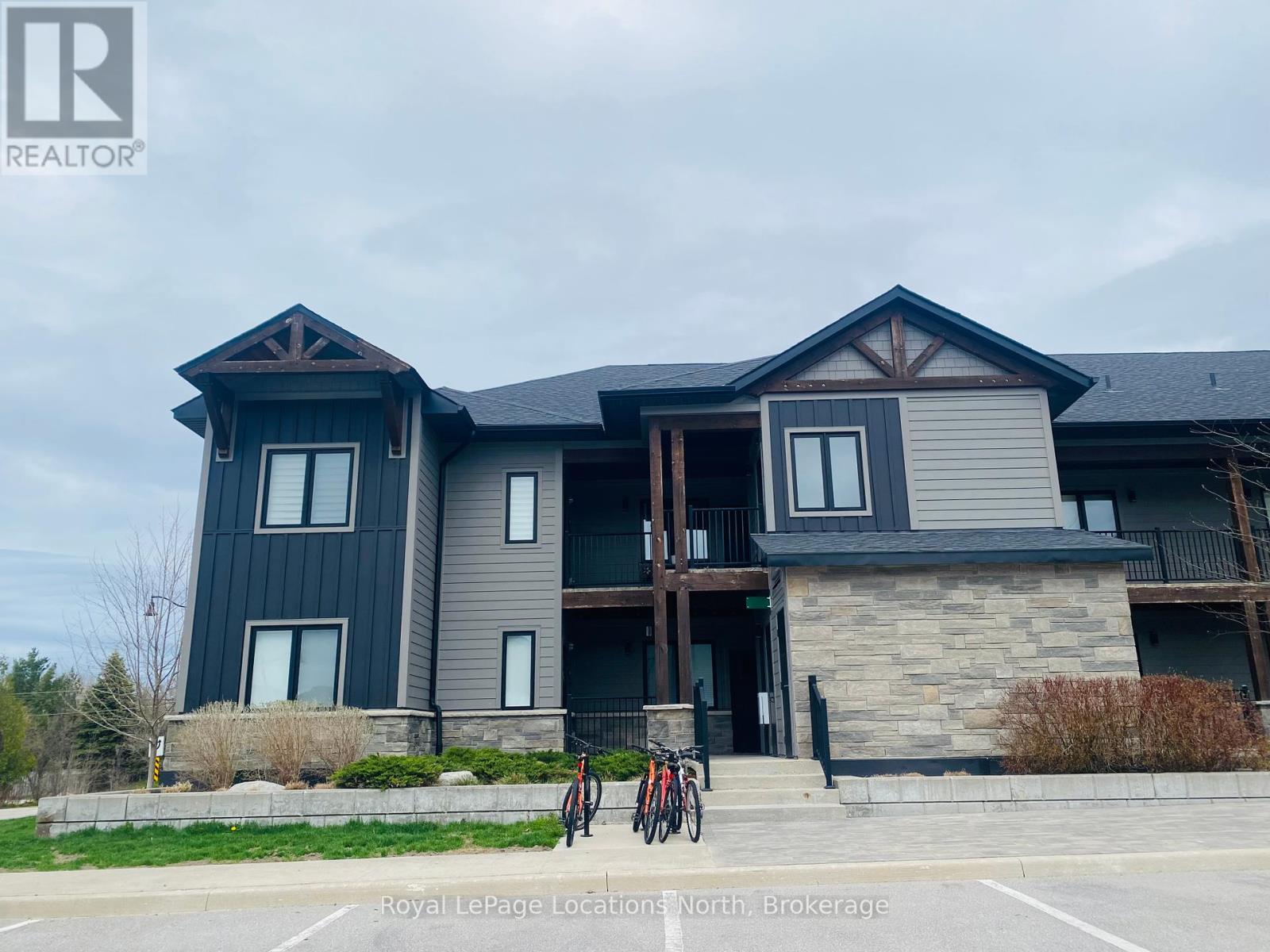 207 - 11 Beausoleil Lane, Blue Mountains, Ontario  L9Y 0Y5 - Photo 5 - X12129730