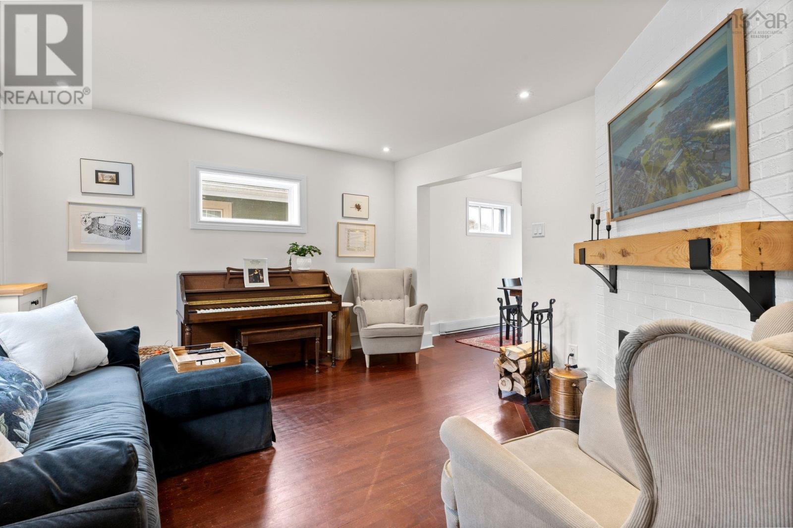 Property at 2516 Poplar Street image 4