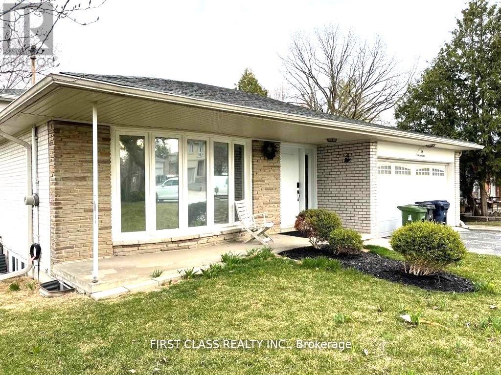 Upper - 24 Greenyards Drive, Toronto, Ontario  M2M 2R6 - Photo 14 - C12129709