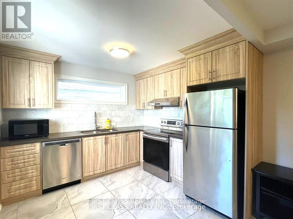 Upper - 24 Greenyards Drive, Toronto, Ontario  M2M 2R6 - Photo 3 - C12129709