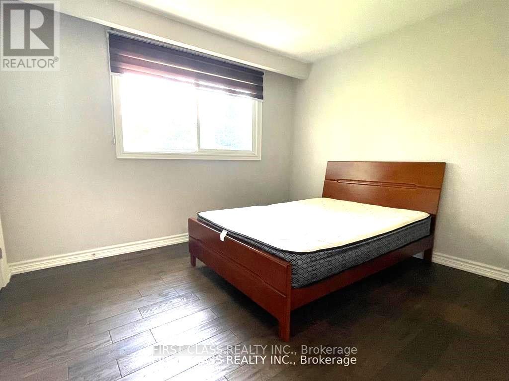 Upper - 24 Greenyards Drive, Toronto, Ontario  M2M 2R6 - Photo 4 - C12129709