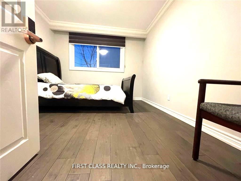 Upper - 24 Greenyards Drive, Toronto, Ontario  M2M 2R6 - Photo 6 - C12129709