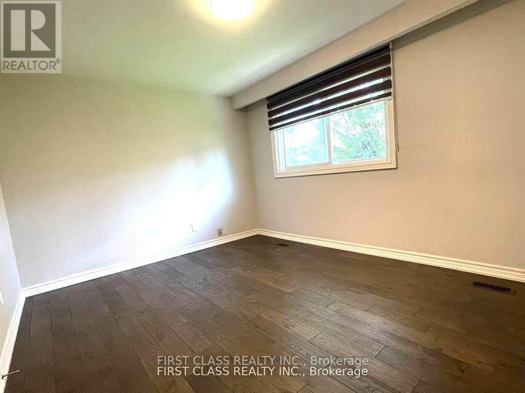 Upper - 24 Greenyards Drive, Toronto, Ontario  M2M 2R6 - Photo 7 - C12129709
