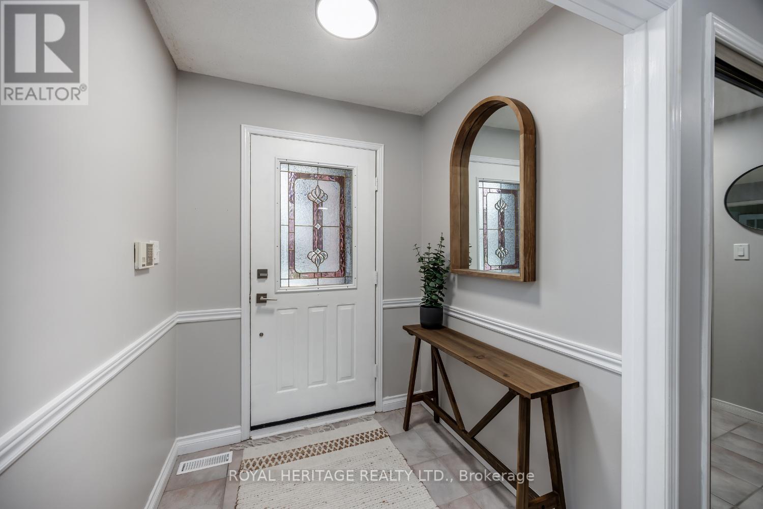 1534 Silver Spruce Drive N, Pickering (Liverpool), Ontario  L1V 5H7 - Photo 3 - E12129675