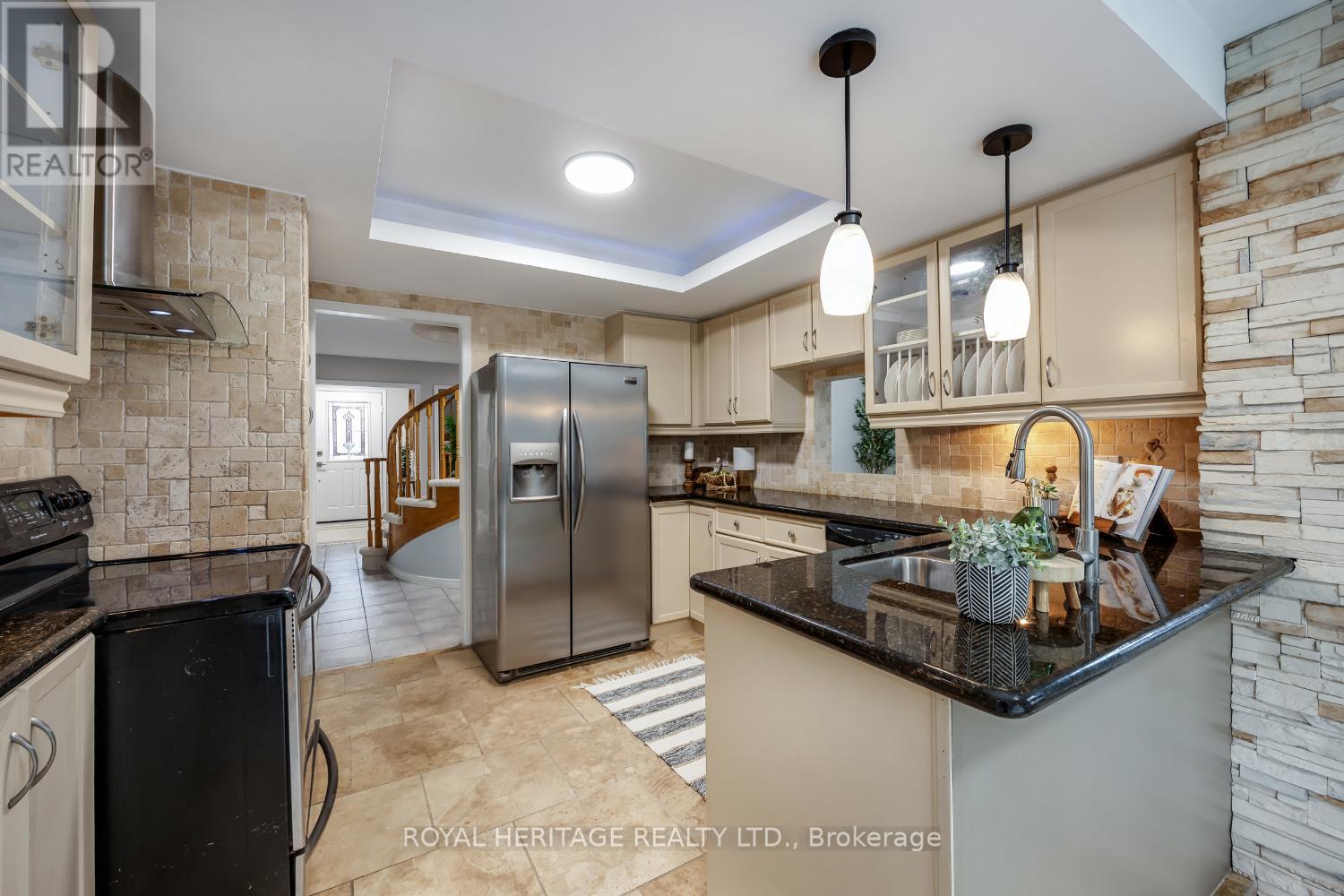 1534 Silver Spruce Drive N, Pickering (Liverpool), Ontario  L1V 5H7 - Photo 8 - E12129675