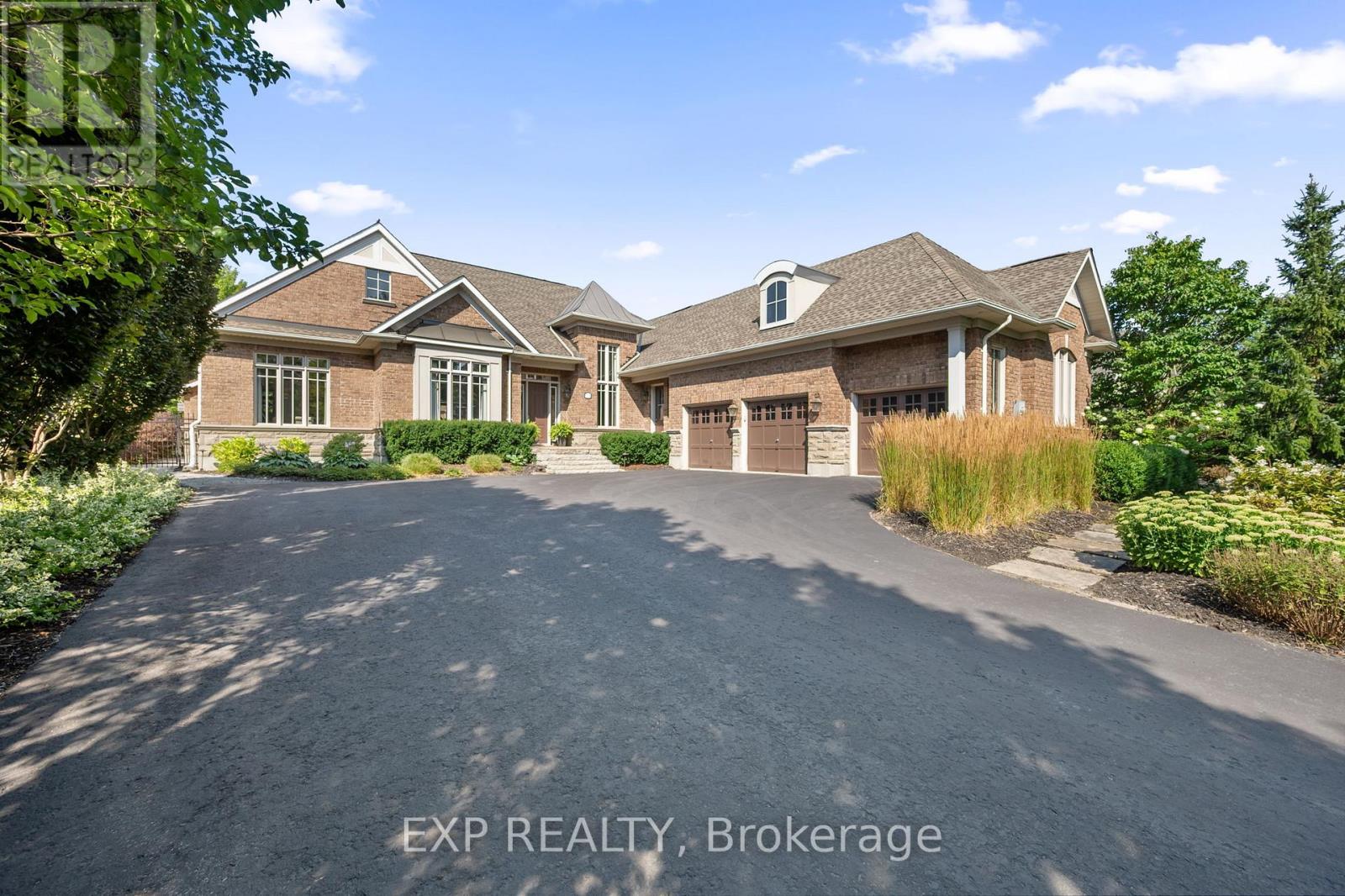 53 Country Club Crescent, Uxbridge, Ontario  L9P 0B8 - Photo 2 - N12129711