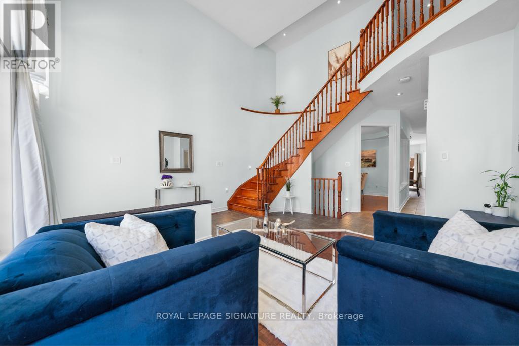 18 Vellore Woods Boulevard, Vaughan, Ontario  L4H 1Y6 - Photo 10 - N12129713