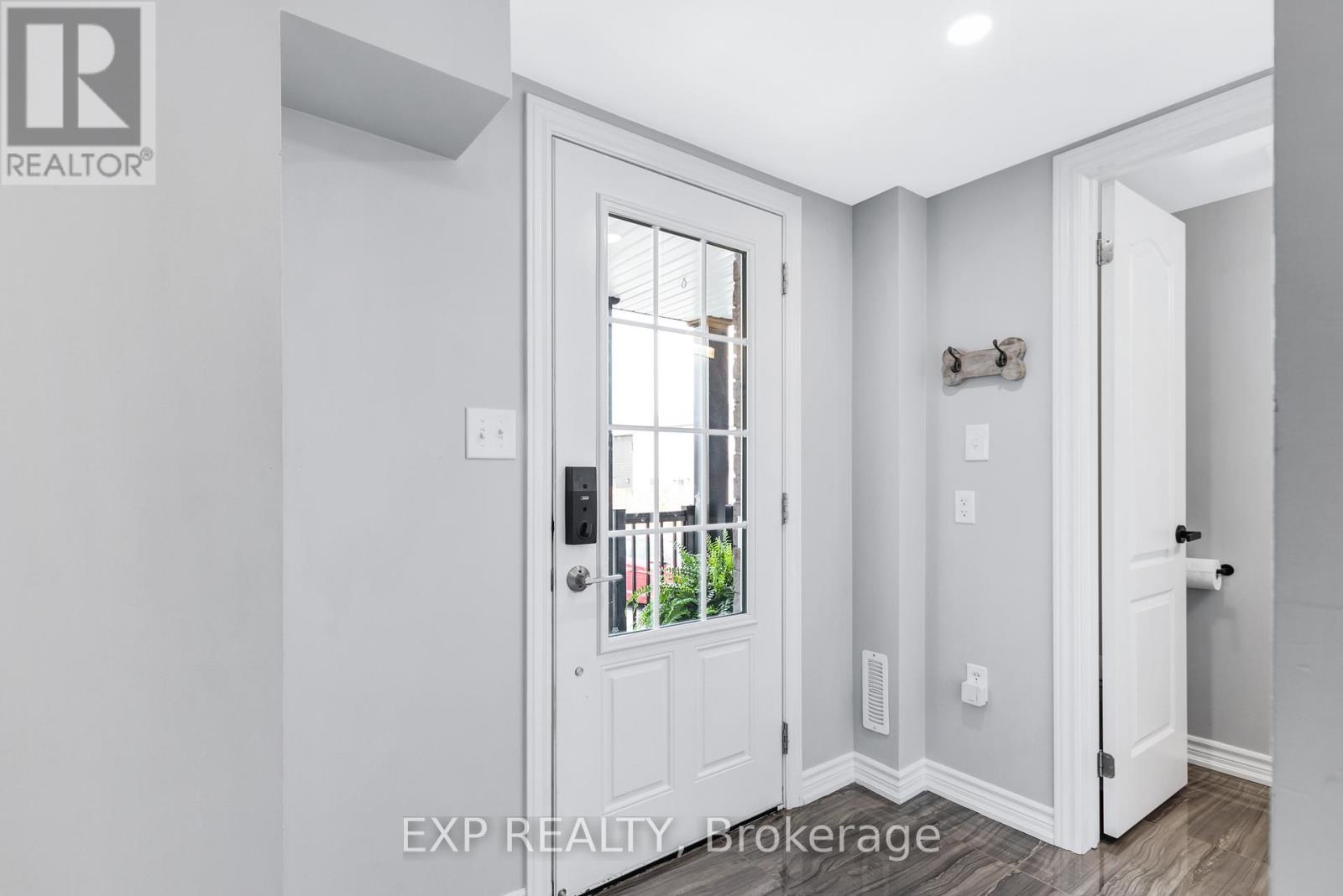 11 Kodiak Terrace, Barrie, Ontario  L9J 0J4 - Photo 3 - S12129663