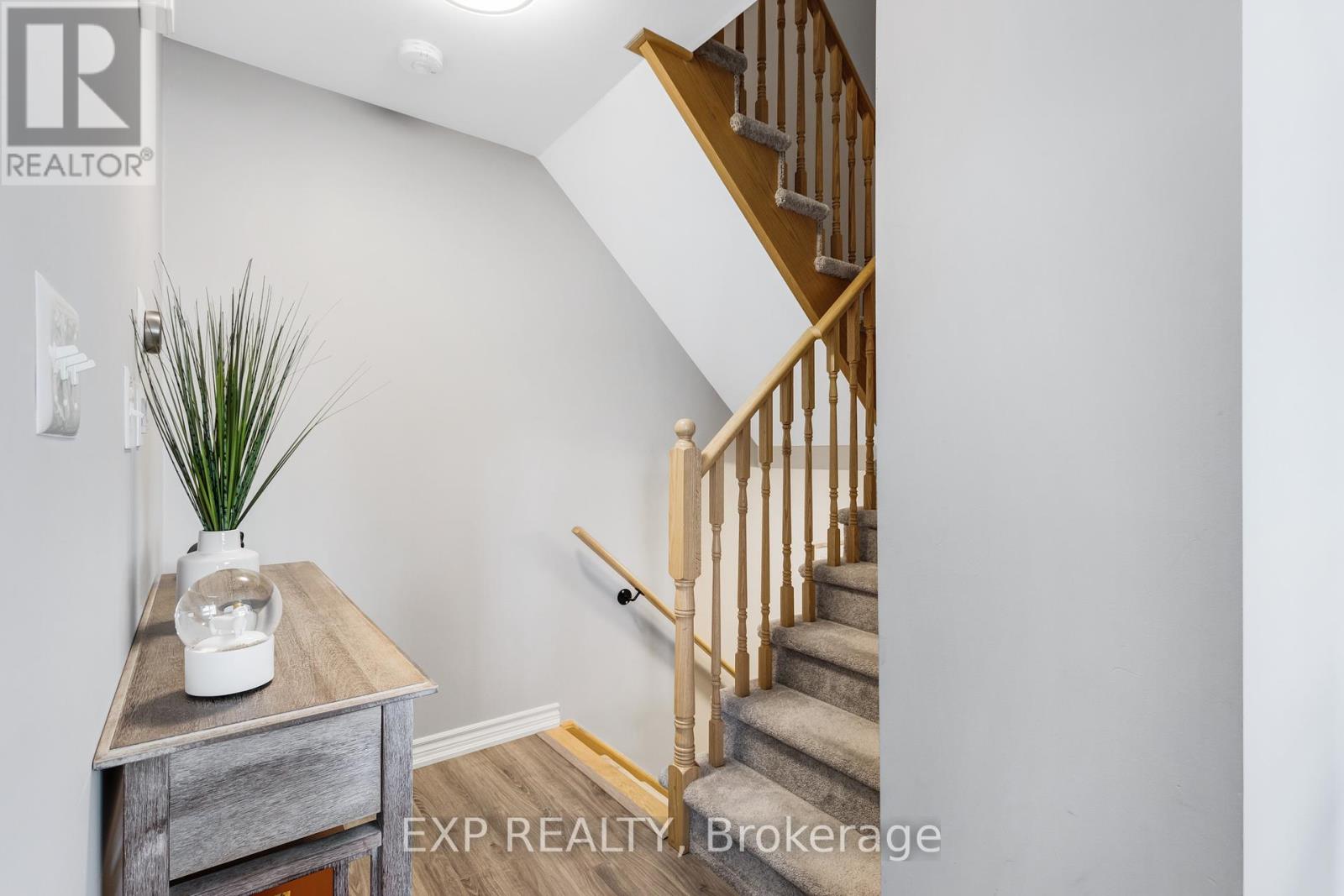11 Kodiak Terrace, Barrie, Ontario  L9J 0J4 - Photo 5 - S12129663