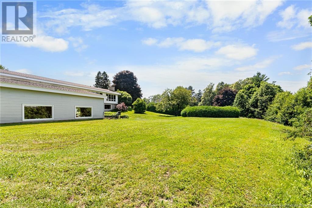 Property at 8 Fairway Boulevard image 5