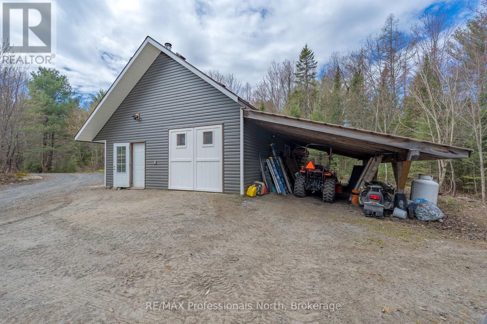 649 Yearley Road, Huntsville (Stisted), Ontario  P0B 1M0 - Photo 37 - X12128560