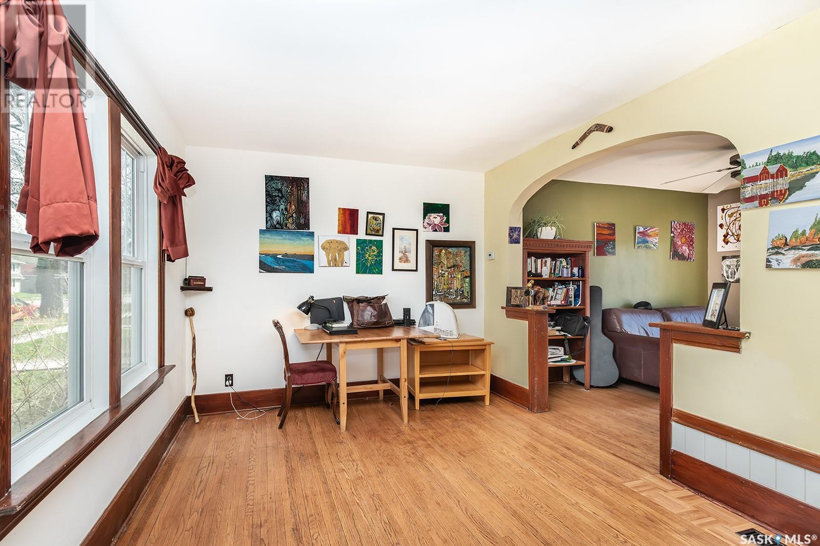 Property at 412 Taylor STREET W image 2