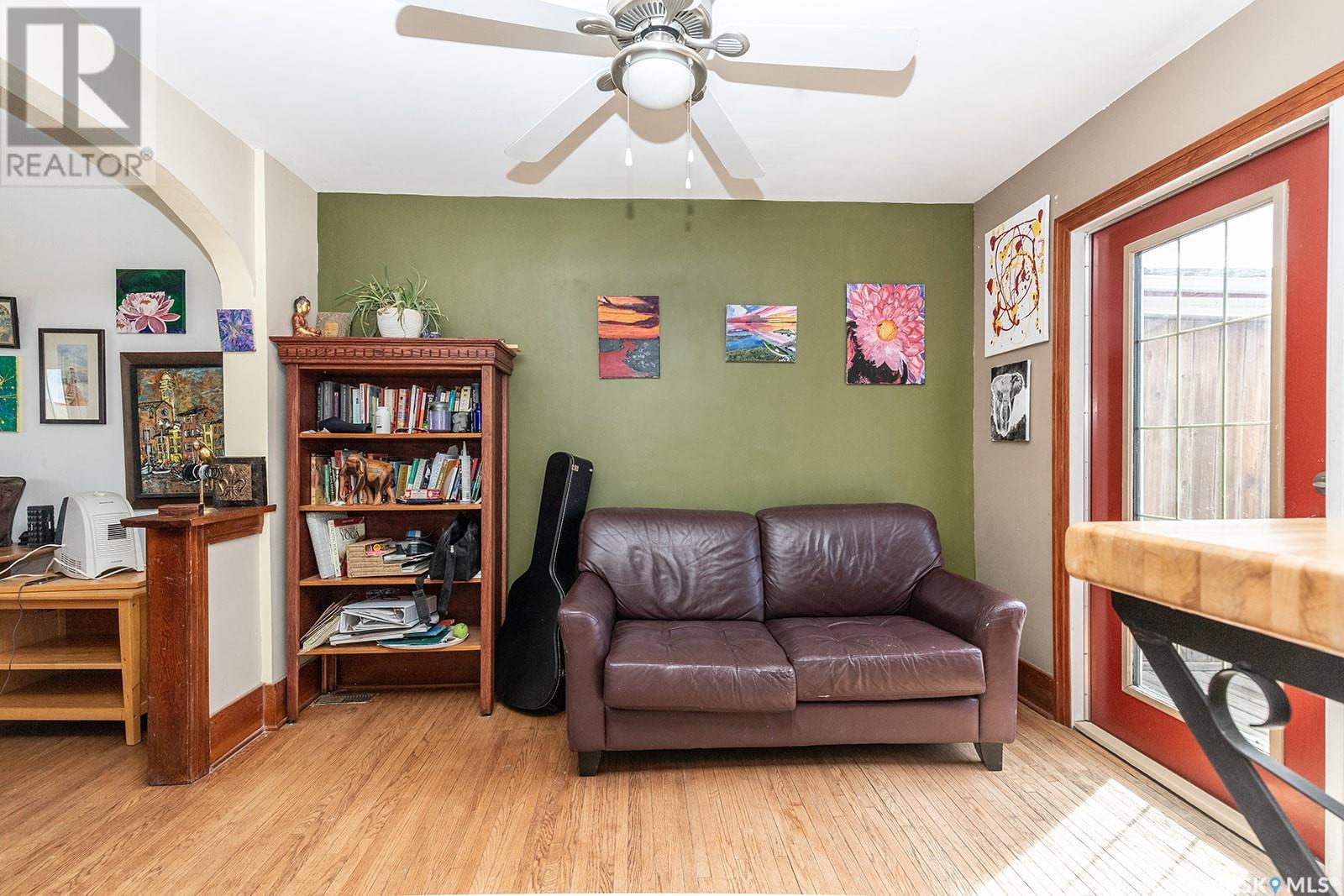 Property at 412 Taylor STREET W image 5