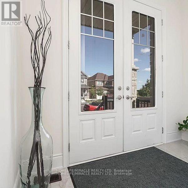 32 Dotchson Avenue, Caledon, Ontario  L7C 4G6 - Photo 4 - W12129701