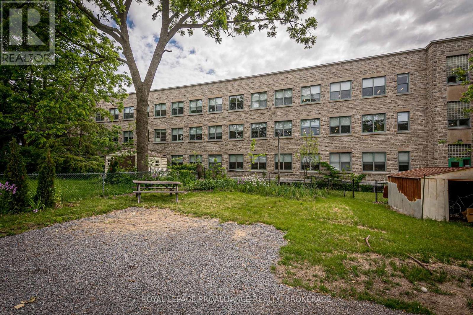 39 Ellerbeck Street, Kingston, Ontario  K7L 4H5 - Photo 37 - X12129847