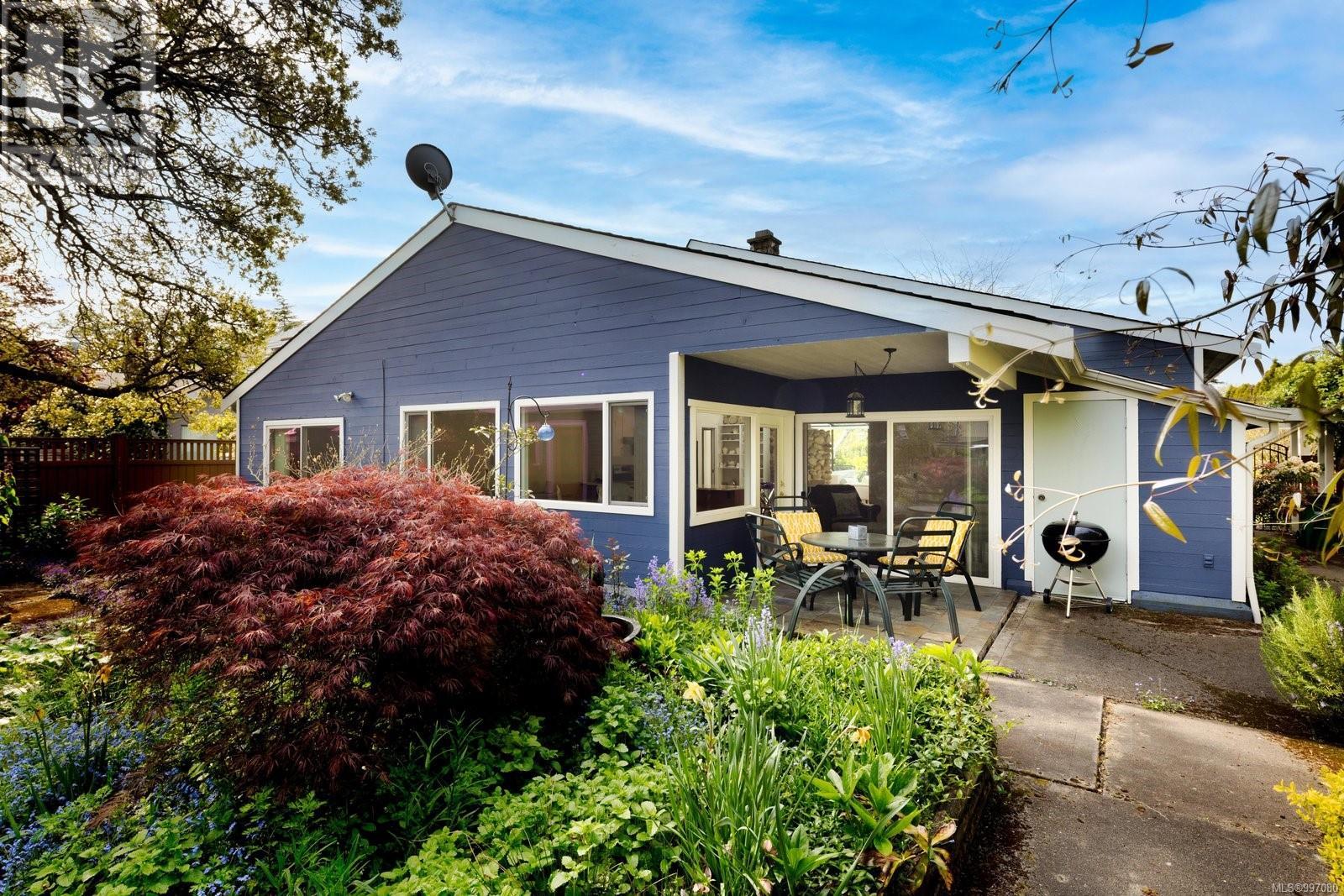 Property at 4395 Robinwood Dr image 2
