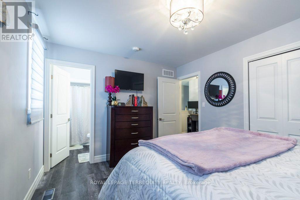 12 Cedar Park Crescent, Quinte West, Ontario  K8V 0J2 - Photo 18 - X12119418