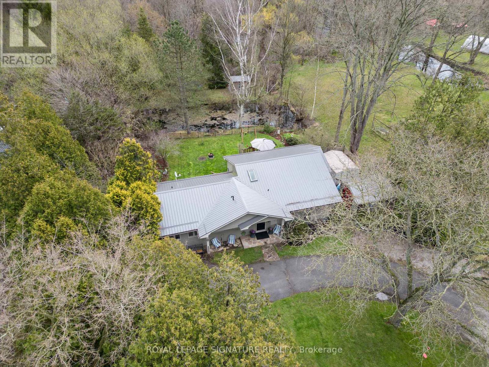 Property at 425 NORFOLK STREET S image 3