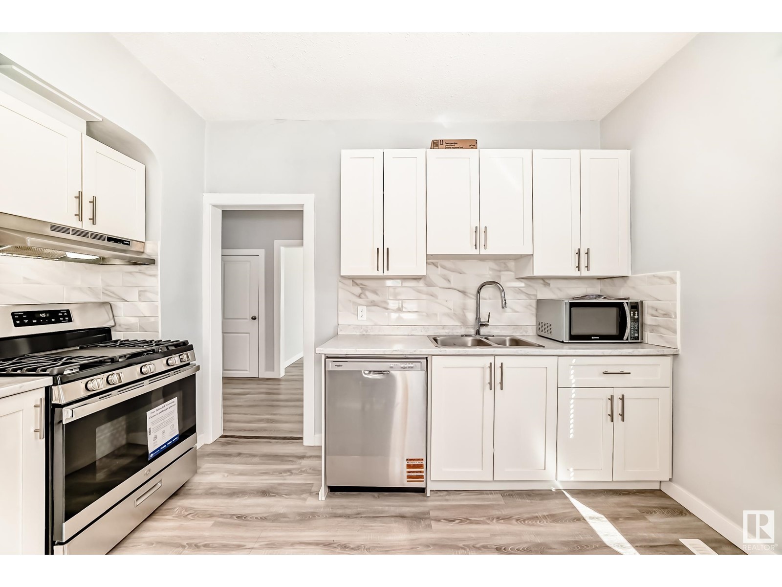 11902 90 St Nw, Edmonton, Alberta  T5B 3Y9 - Photo 4 - E4434871