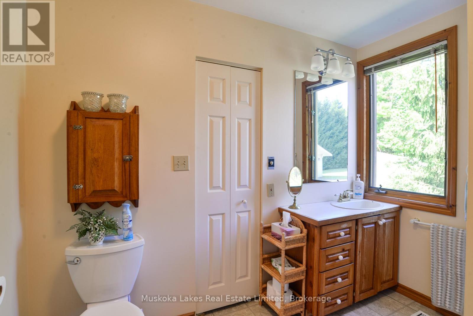 93 Steeles Road, Seguin, Ontario  P0C 1J0 - Photo 11 - X12130001