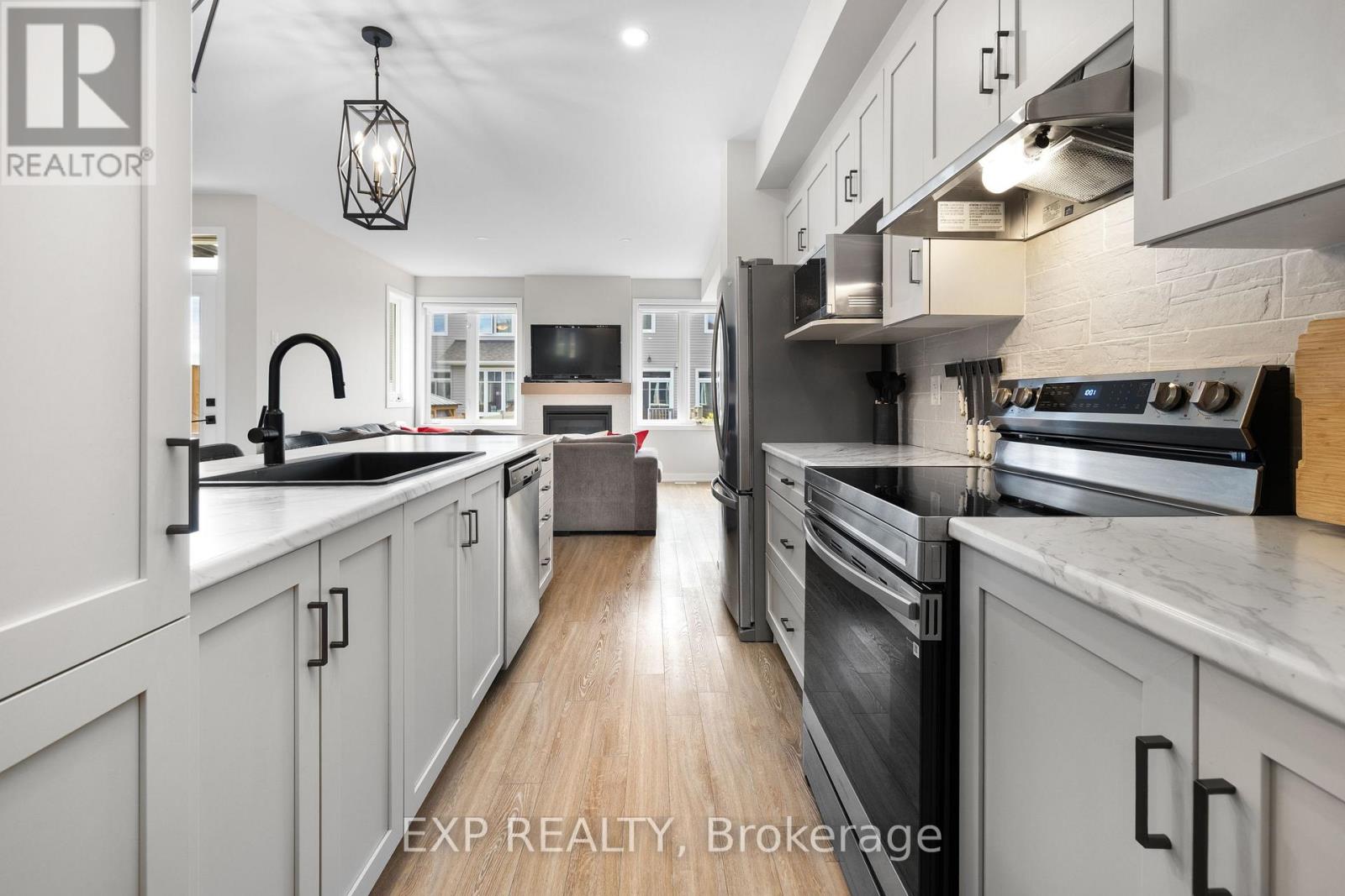 63 Jardiniere Street, Ottawa, Ontario  K2S 2K5 - Photo 11 - X12129810