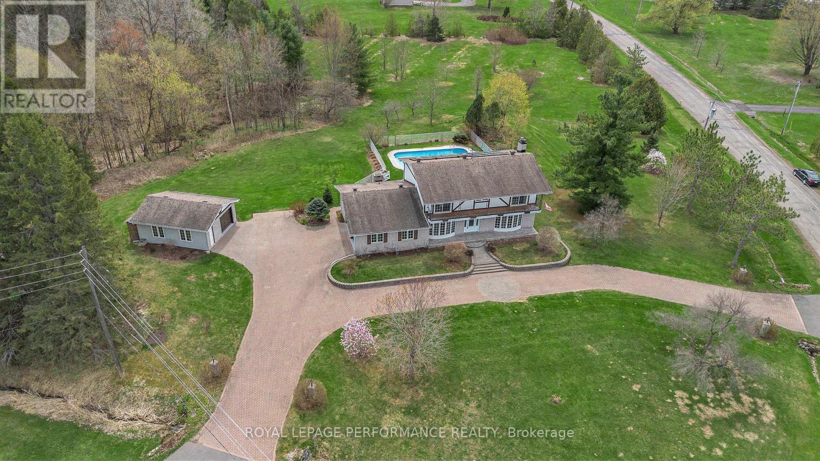 1500 Kinsella Drive, Ottawa, Ontario  K4C 1A9 - Photo 2 - X12129813